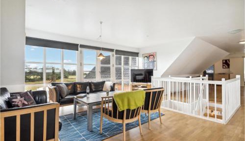 Fifteen-Bedroom Holiday Home