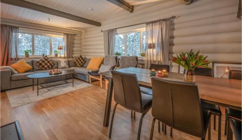 Three-Bedroom Holiday Home 