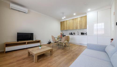 Deluxe One-Bedroom Apartment