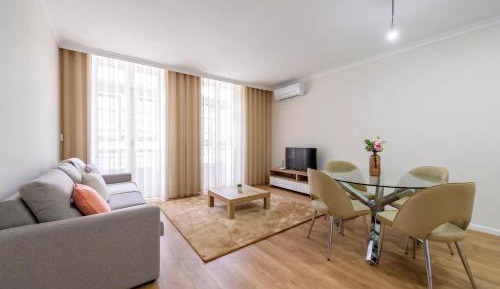 Deluxe One-Bedroom Apartment