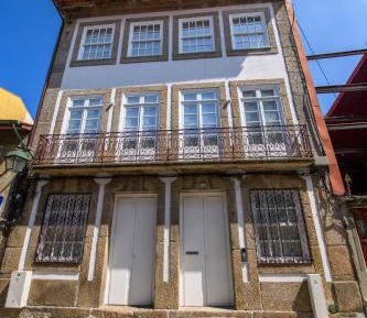 Deluxe One-Bedroom Apartment