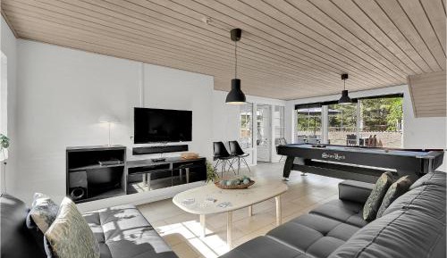 Six-Bedroom Holiday Home