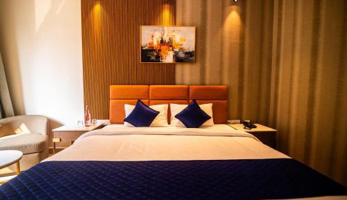 Deluxe Double Room (2 Adults + 1 Child)