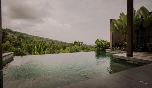 Queen Room with Pool View