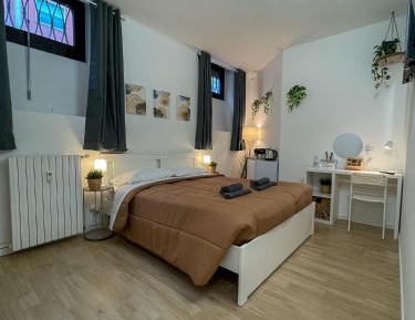 Standard Double Room with Shared Bathroom