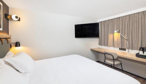 Superior Room - 1 King Bed