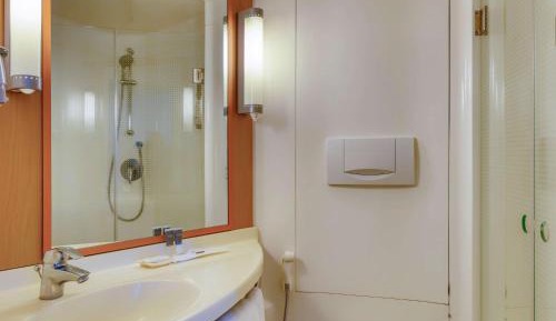 Deluxe Queen Room with Extra Benefit
