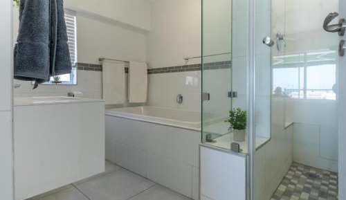 Three-Bedroom Deluxe Apartment