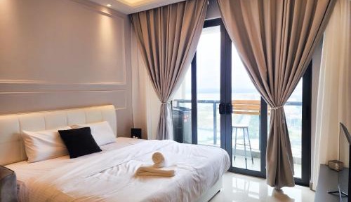 One-Bedroom Apartment with Sea View and Balcony