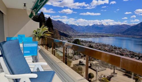 Apartment with Lake View