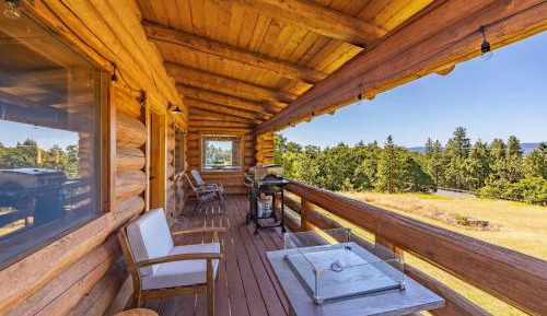 Three-Bedroom Holiday Home 