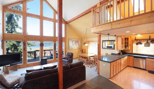 Three-Bedroom Holiday Home 