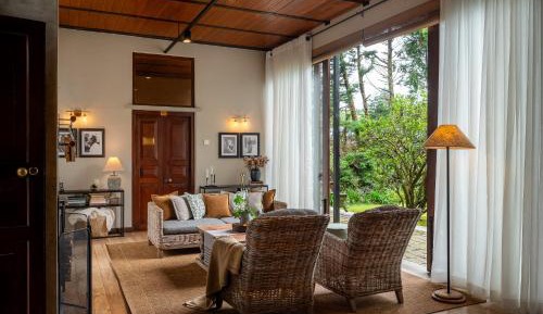Deluxe Queen Suite