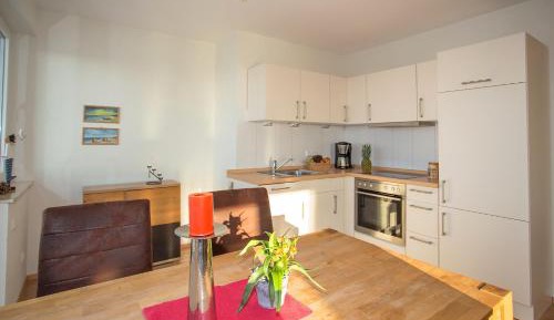 Two-Bedroom Apartment with Balcony - Fewo 4