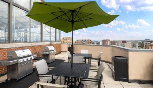 One-Bedroom Apartment with Balcony