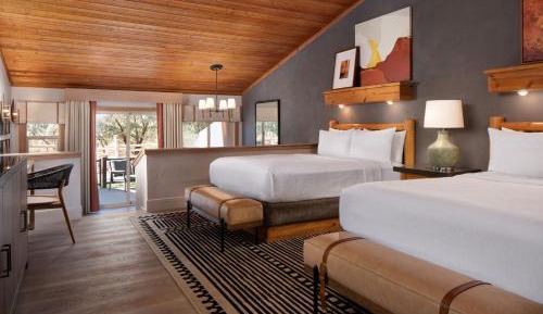 Creekside Queen Suite with Two Queen Beds and Sofa Bed