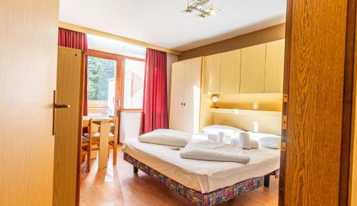 Large Studio with Balcony (2 Adults)