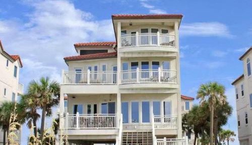 Five-Bedroom Holiday Home