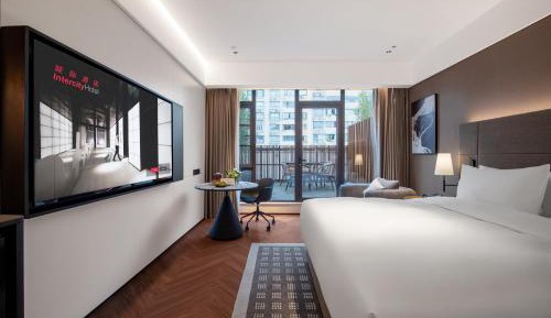 Double Room with Balcony (2 Adults + 1 Child)