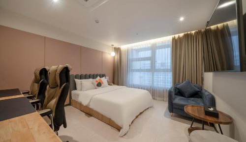 Deluxe Queen Room