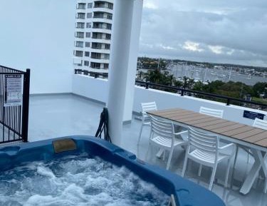 Two-Bedroom Apartment - Rooftop with Spa Bath