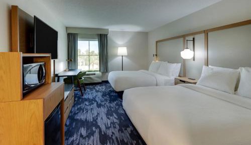 Queen Room with Two Queen Beds - Hearing Accessible