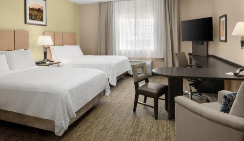 Queen Studio Suite with Batch Tub - Mobility Accessible - Non-Smoking