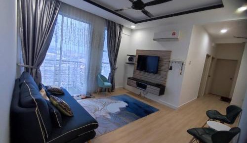 Three-Bedroom Apartment with Balcony
