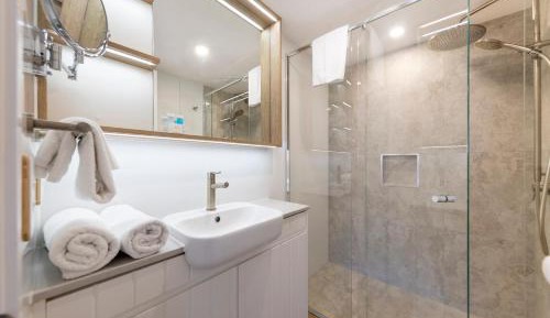 One-Bedroom Deluxe Apartment