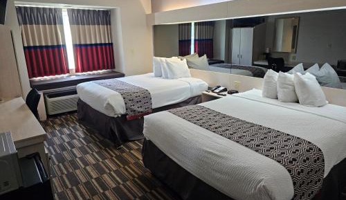 Queen Room with Two Queen Beds - Non-Smoking