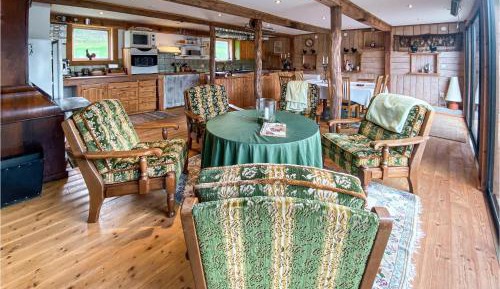 One-Bedroom Holiday Home