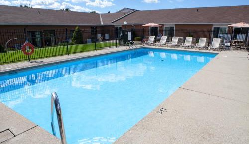 Superior King Suite with Pool View - Non-Smoking