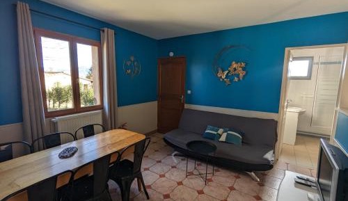 Two-Bedroom Apartment with Mountain View