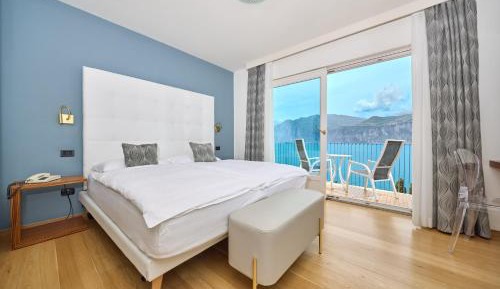 Junior Suite with Balcony