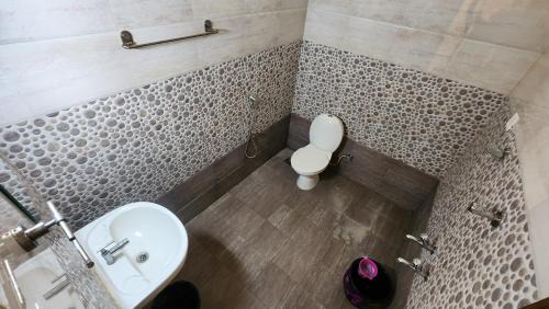 Deluxe Double Room (2 Adults + 1 Child)