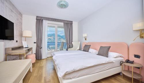 Deluxe Double or Twin Room with Lake View