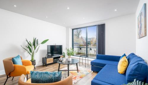 Three-Bedroom Apartment with Balcony