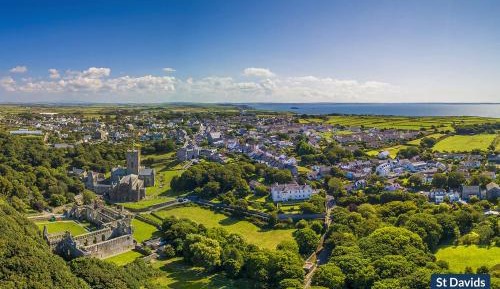 Four-Bedroom Holiday Home