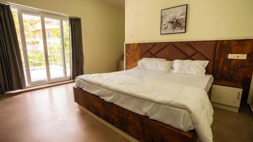 Deluxe Double Room (2 Adults + 1 Child)