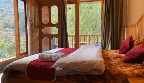 Family Room with Mountain View