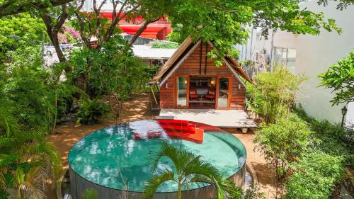 Bungalow with Garden View