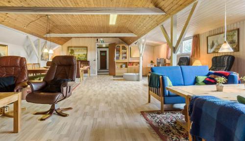 Eight-Bedroom Holiday Home