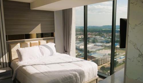 Two-Bedroom Apartment with City View