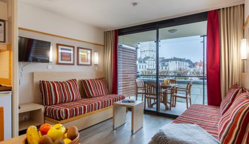 One-Bedroom Apartment with Terrace or Balcony (5 People)