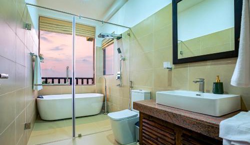 Deluxe Suite with Ocean View and Free Guided Tour to Turtle Hatchery