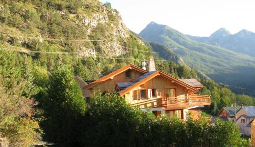 Apartment with Mountain View