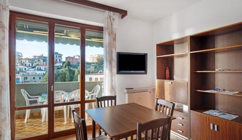 Superior One-Bedroom Apartment with Balcony