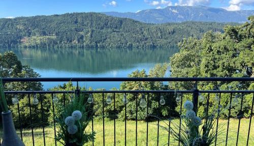 Apartment with Lake View