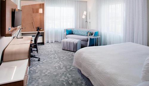 King Room with Sofa Bed and City View - Hearing Accessible