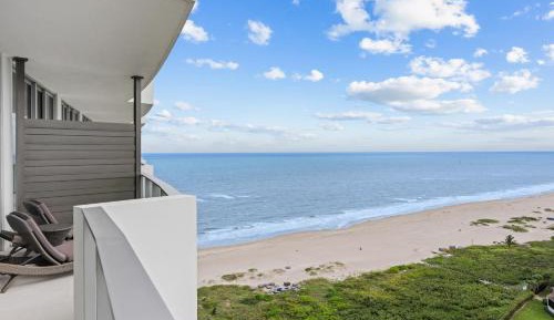 Two-Bedroom Deluxe Apartment with Ocean View